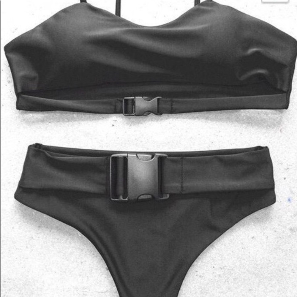 Sexy Black Buckle Bikini 👙 - Picture 4 of 7